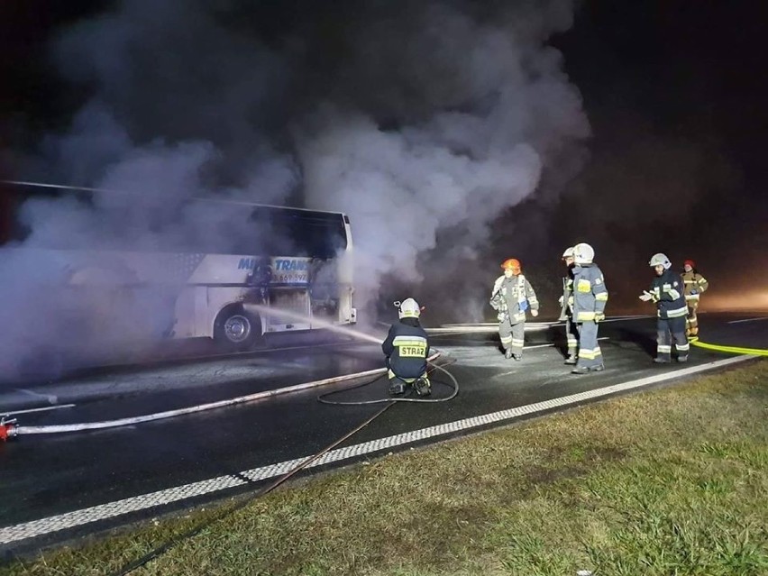Na autostradzie Kraków - Katowice spłonął autokar [ZDJĘCIA]