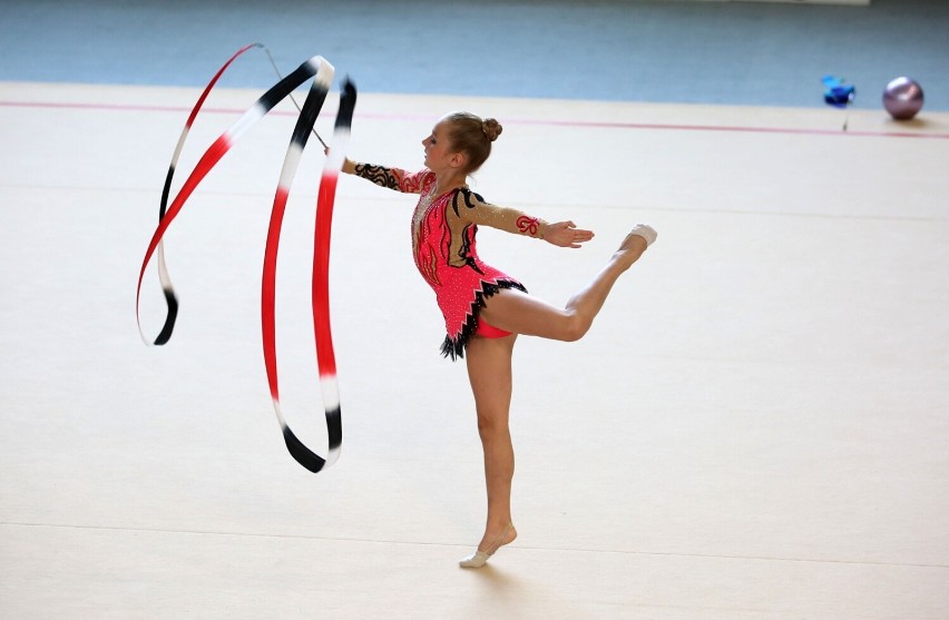 Gimnastyka artystyczna to połączenie baletu, akrobatyki,...
