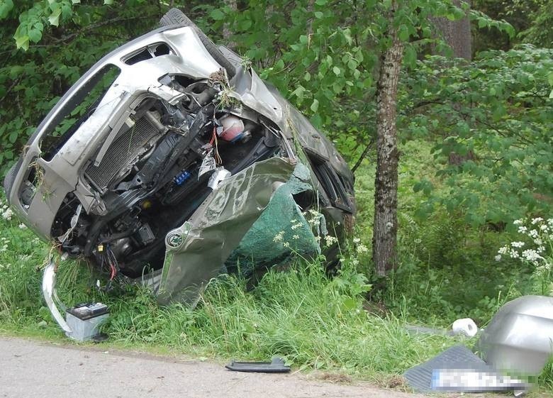 Wypadek w Piaśnicy. Zderzyły się trzy auta, cztery osoby zostały ranne [ZDJĘCIA]