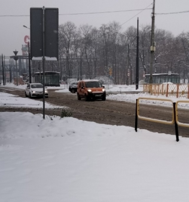 W Czeladzi, całym powiecie i Dąbrowie Górniczej śnieg utrudnia jazdę kierowcom

Zobacz kolejne zdjęcia/plansze. Przesuwaj zdjęcia w prawo naciśnij strzałkę lub przycisk NASTĘPNE