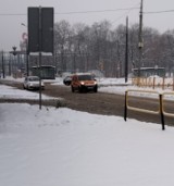 Powiat będziński i Dąbrowa Górnicza pod śniegiem: duże korki na drodze krajowej 86,  zablokowana była DK 94 na Olkusz 
