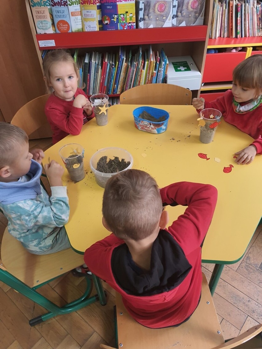 Wycieczka łodzią podwodną w bibliotece w Krosnowicach