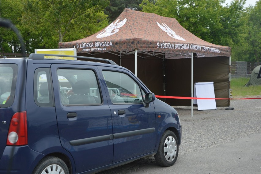 Drive-thru w Tomaszowie otwarty dla mieszkańców powiatu. Kto może się przebadać na koronawirusa? [ZDJĘCIA, FILM] 