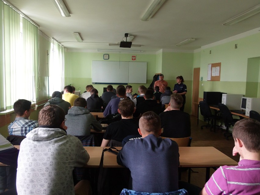CKZiU w Kwidzynie. Policjantki spotkały się z uczniami 