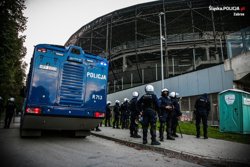 Zabrzańscy policjanci zabezpieczali mecz Górnik Zabrze - Piast Gliwice. Zobacz ZDJĘCIA