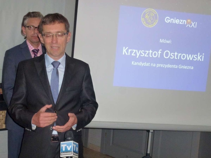 Krzysztof Ostrowski jest radnym powiatowym, w latach...