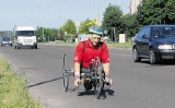 Krzysztof Jarzębski, niepełnosprawny sportowiec wyrusza z Aten do Łodzi po kolejny rekord