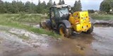 Droga Radoszewo - Parszkowo totalnie zalana. Mieszkańcy udrażniają na własną rękę | ZDJĘCIA, WIDEO