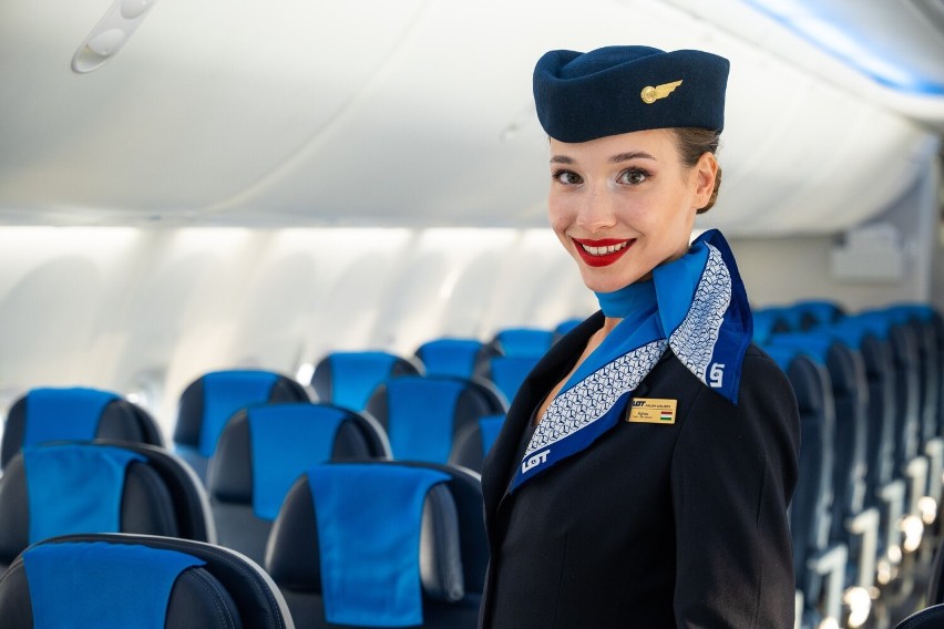 Kochasz podróże i marzysz o pracy, która pozwoli Ci zwiedzać świat? Mierz wysoko i zostań członkiem personelu pokładowego LOT CABIN CREW! 