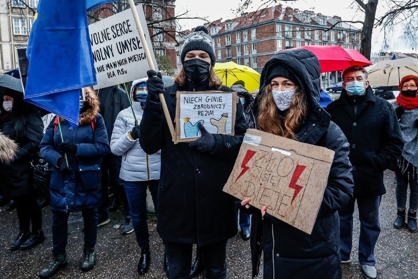 Protest kobiet w Gdańsku 28.11.2020. "W imię w matki, córki, siostry!"