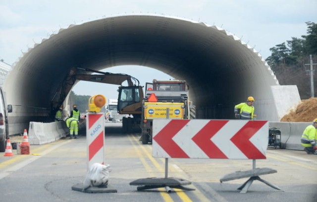 Kontraktowy termin zakończenia prac na poszczególnych odcinkach w Lubuskiem: Zielona Góra - Niedoradz (maj 2018); Niedoradz - Nowa Sól (lipiec 2018); Nowa Sól - Legnica (czerwiec 2018).