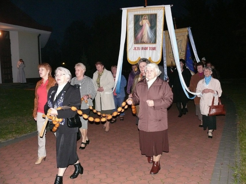 Relikwie papieża w Bełchatowie. Uroczysta msza święta w parafii Miłosierdzia Bożego [ZDJĘCIA]