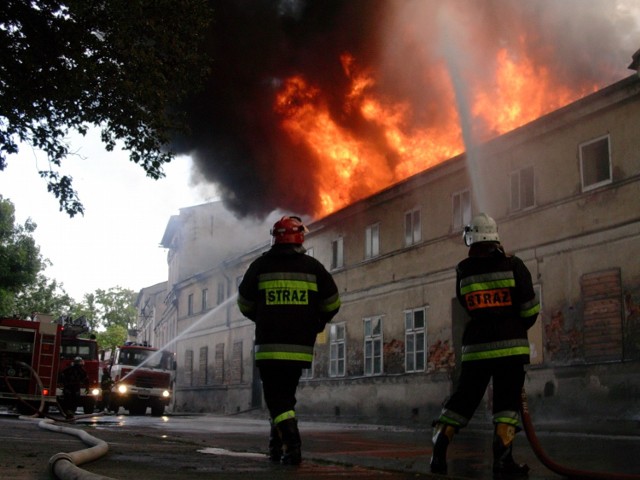 Wielki pożar Koszar Godebskiego. 12 lat temu płonął zabytkowy budynek w centrum Kalisza