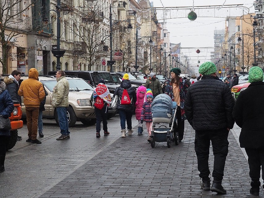 Wielka parada na ul. Piotrkowskiej. Działo się w Łodzi podczas kolejnego już finału WOŚP ZDJĘCIA 