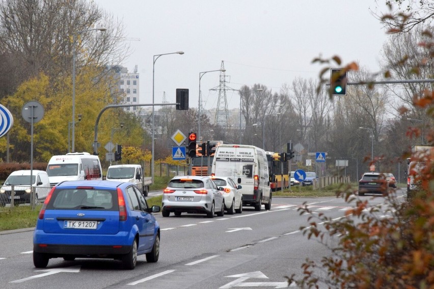 Korki na Łódzkiej w Kielcach. Za krótki pas do lewoskrętu? Zobacz zdjęcia