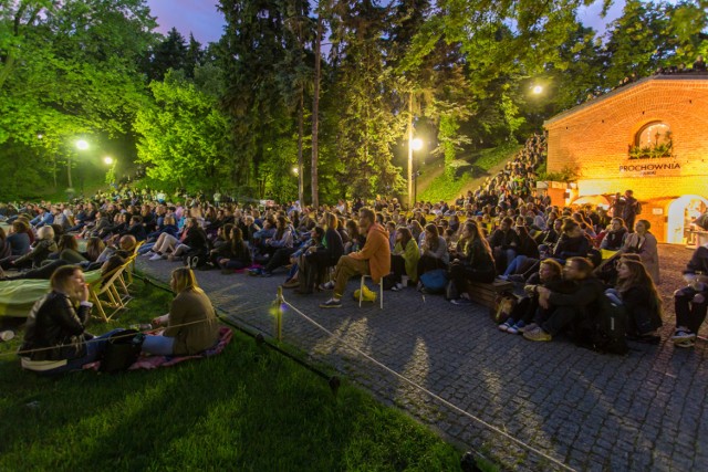 Szukasz pomysłu na weekend? Przygotowaliśmy dla was przegląd najciekawszych darmowych wydarzeń w Warszawie od piątku do niedzieli, 20-22 lipca 2018. Poznaj najciekawsze bezpłatne imprezy i wydarzenia nadchodzącego weekendu. Szczegóły dotyczące przeglądu DARMOWYCH IMPREZ NA WEEKEND w Warszawie znajdziecie w artykule poniżej.