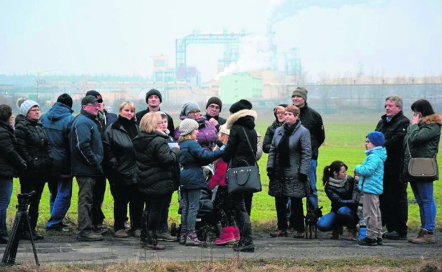 Gmina nie wyklucza, że przeprowadzi z mieszkańcami konsultacje społeczne ws. inwestycji. Na razie samorząd zabrał się za montaż czujników jakości powietrza.