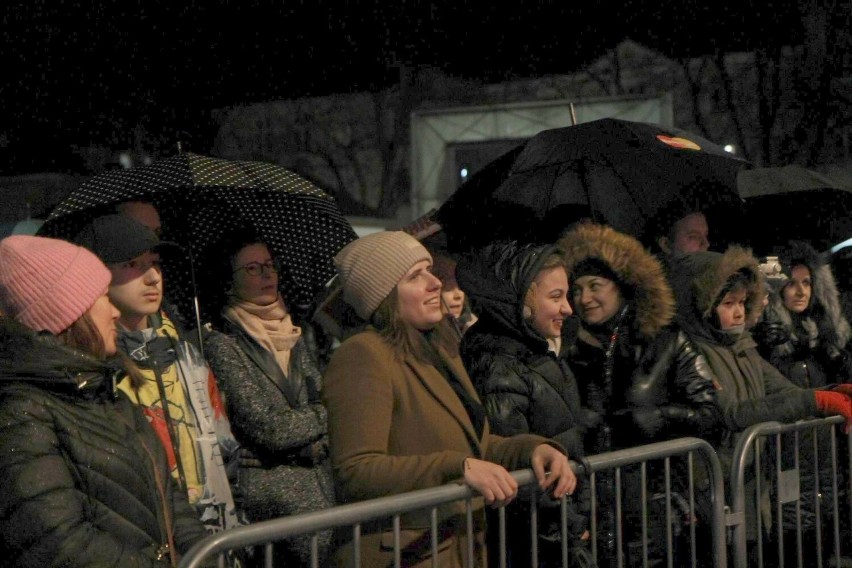 Pod parasolami mieszkańcy i goście wysłuchali koncertów na...