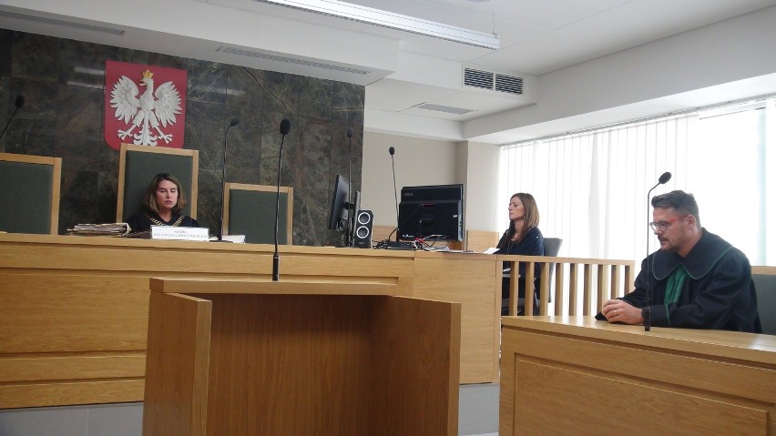 Sąd podczas odczytywania ustnego uzasadnienia wyroku