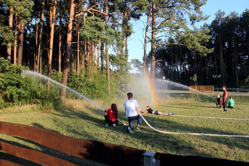 Szkolenie Dziecięcej Drużyny Pożarniczej  i Młodzieżowej Drużyny Pożarniczej przy Jeziorku Koźlarskim