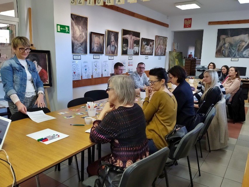 Warsztaty dla nauczycieli z powiatu człuchowskiego w bibliotece pedagogicznej. 