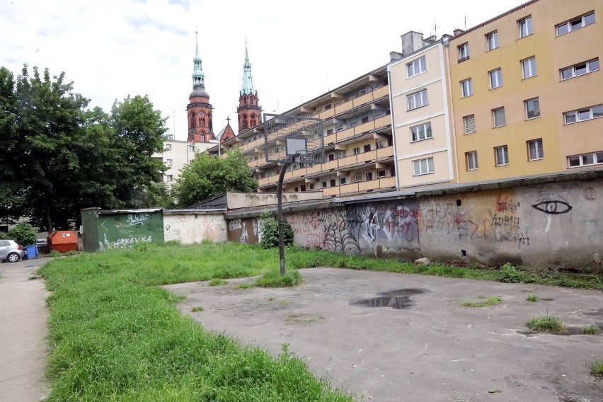 Jak wygląda rynek w Legnicy to wiemy, zobaczcie aktualne zdjęcia podwórek