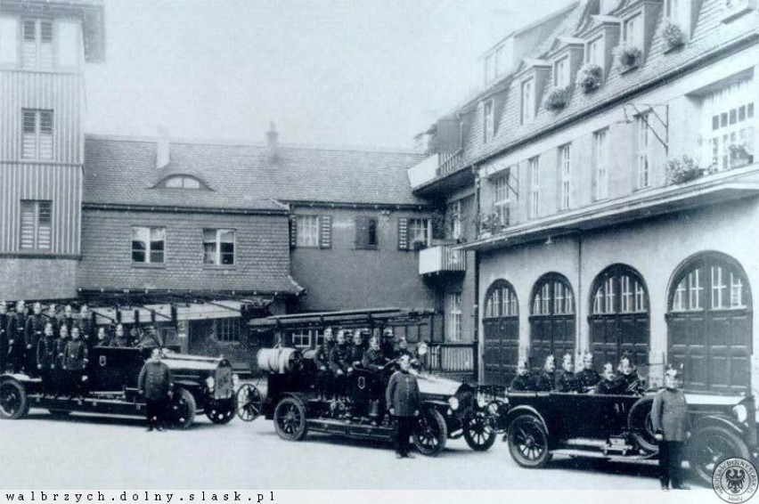 Lata 1910-1930 
Prezentacja w Remizie Strażackiej miasta...