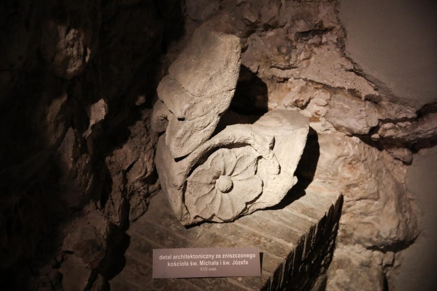 Kraków. Powrót do przeszłości w podziemiach gmachu Muzeum Archeologicznego