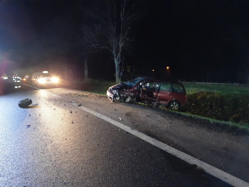 Tragiczny wypadek na DK91 w Jeleniu koło Gniewa. Nie żyje 1 osoba, 4 osoby poszkodowane! W zderzeniu brały udział 3 auta