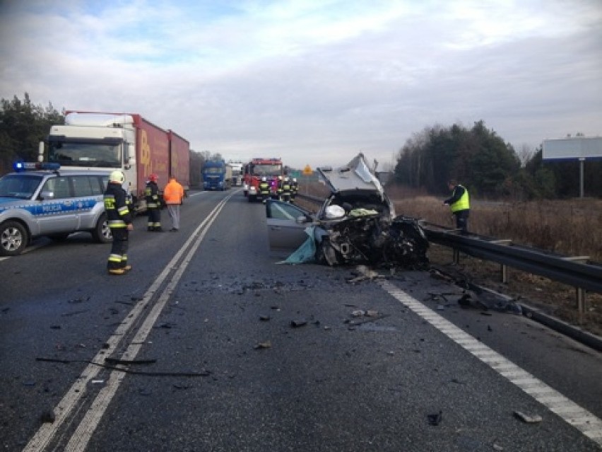 Wypadek na S1 w Mierzęcicach: zderzenie samochodu ciężarowego z osobówką