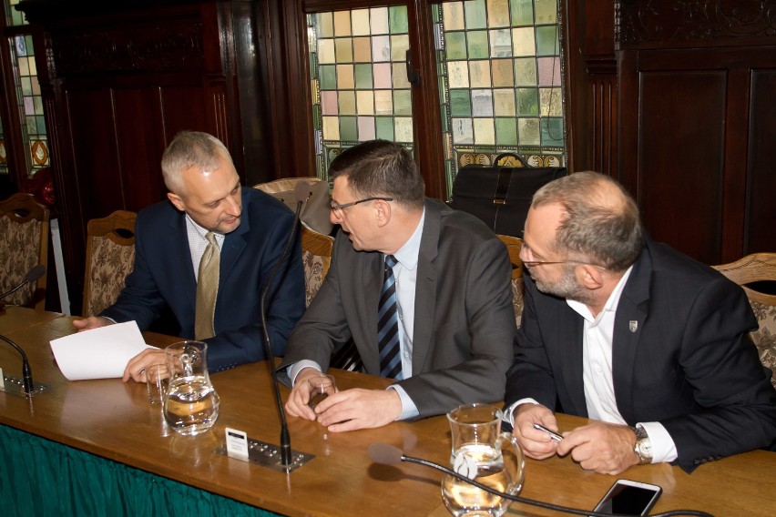 Wałbrzych: Stałe komisje Rady Miejskiej już ustalone, wybrano przewodniczących i ich zastępców