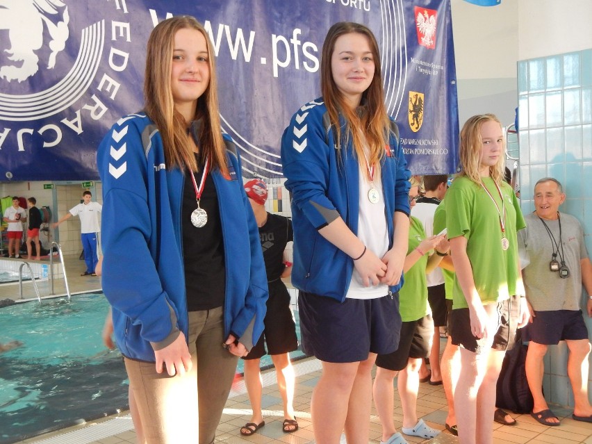 Cztery medale pływaczek MAL WOPR podczas mistrzostw Pomorza