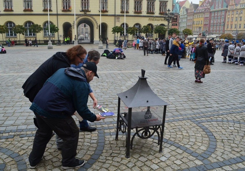 Autorzy naraz wrzucili swoje książki. Następnie...