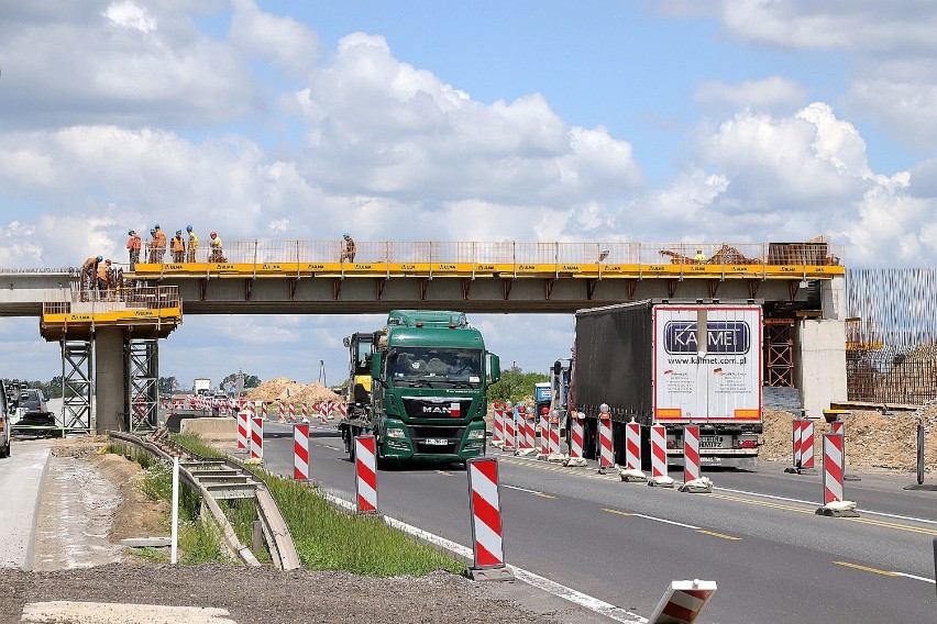 Budowa autostrady A1 koło Łodzi na odcinku Tuszyn -...