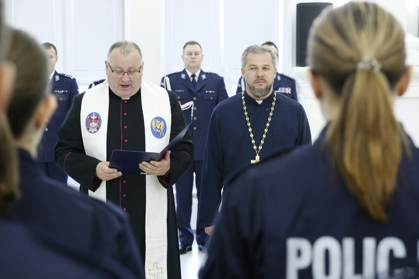 Nowi funkcjonariusze w szeregach policji. Ślubowanie złożyło 30 mundurowych