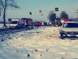 Zderzenie samochodów w Rzeczniowie. Znany radomski przedsiębiorca i jego prawniczka ranni w wypadku
