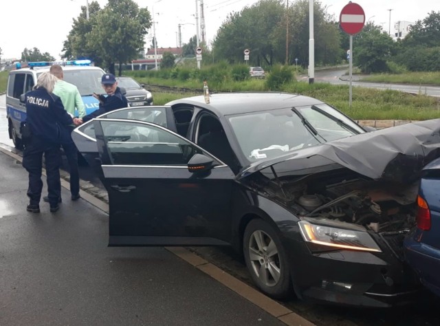 Ten kierowca miał kolizję, po czym zaczął uciekać i spowodował wypadek. Był bardzo pijany. Nie ma dnia, aby policja nie zatrzymywała pijaków.