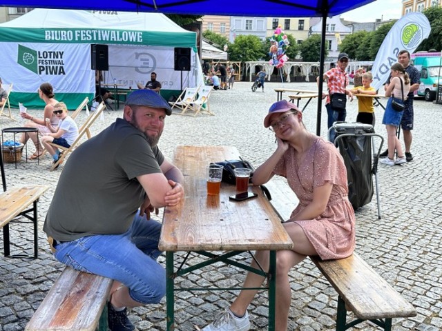 Lotny Festiwal Piwa po raz pierwszy zagościł w Lesznie. Fani złotego trunku mogą skosztować 50 gatunków piw warzonych w czterech browarach.