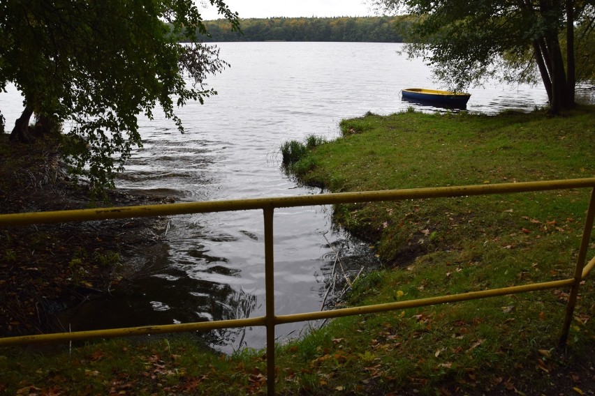 Trzesiecko w Szczecinku pod ciągłym monitoringiem. Boja bada wodę [zdjęcia]