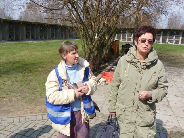 Grażyna Fałek (z prawej) wizytowała schronisko w Radomsku.