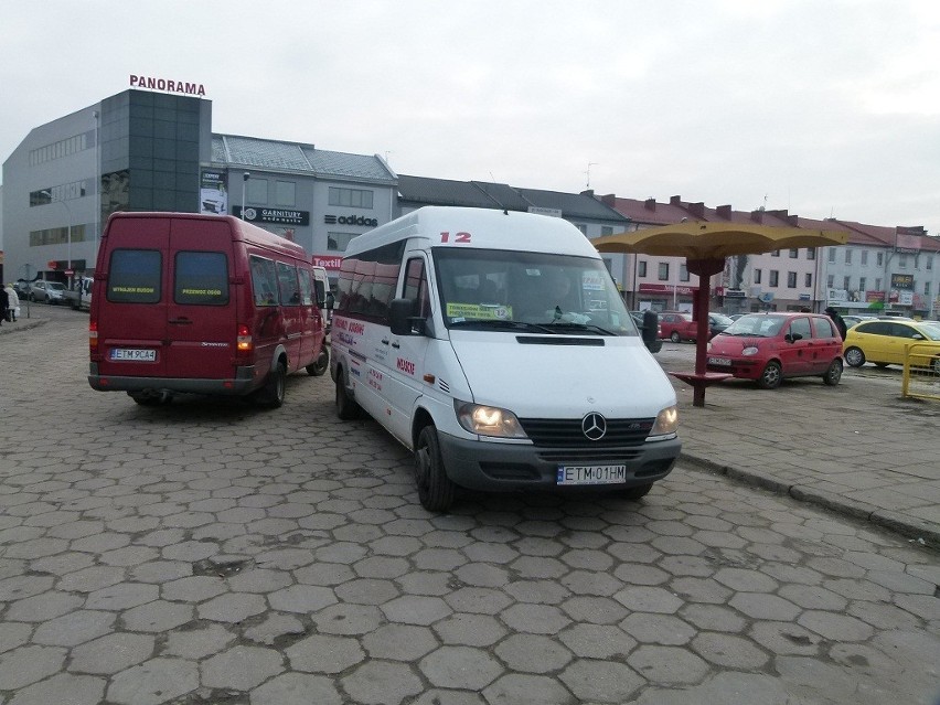 Busy na pl. Kościuszki w Tomaszowie przed wyjazdem na trasę...