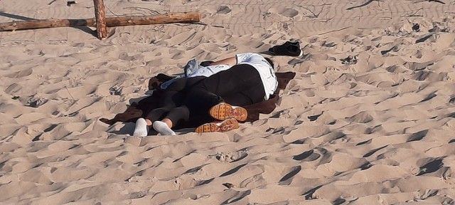 Poniedziałkowe, późne popołudnie na plaży w Mielnie.