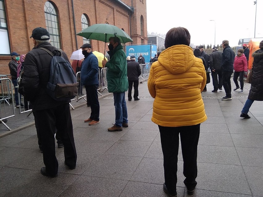 Potężne kolejki przed Starą Kopalnią w Wałbrzychu, gdzie...