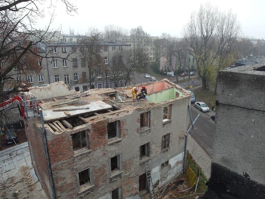 Zawaliła się ściana kamienicy przy ul. Piwnej w Łodzi