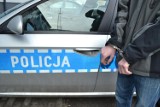 Policjanci z komisariatu w Kluczach zatrzymali mężczyznę, który posiadał narkotyki