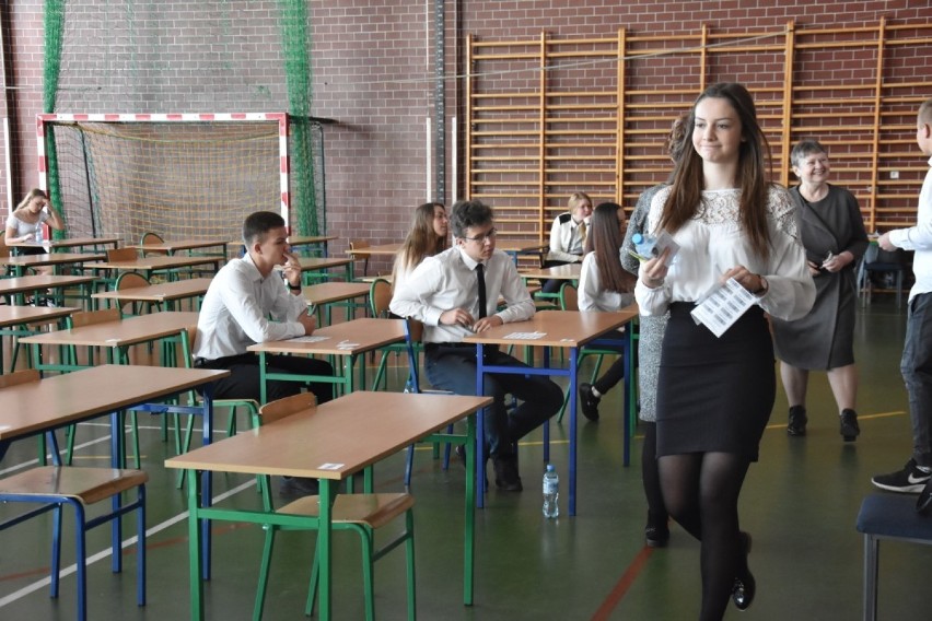 Rozpoczął się egzamin gimnazjalny w Szkole Podstawowej nr 1 w Wągrowcu. Mamy zdjęcia 