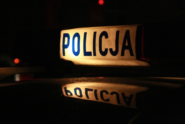 W środę wieczorem w Międzyrzeczu rozegrały się sceny, jak z filmu o policjantach i gangsterach. W jednym z mieszkań gorzowscy antyterroryści zatrzymali przestępcę, który od dziewięciu miesięcy ukrywał się przed policją i był ścigany trzema listami gończymi. O akcji dowiedzieliśmy się od jednego z mieszkańców.