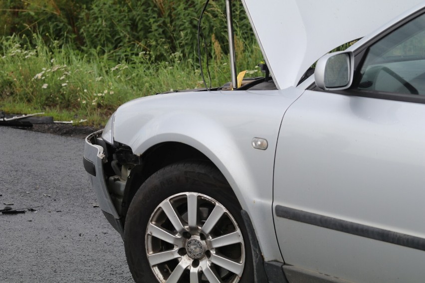 Wypadek w Wilczycach. Zderzyły się cztery auta, droga jest nieprzejezdna