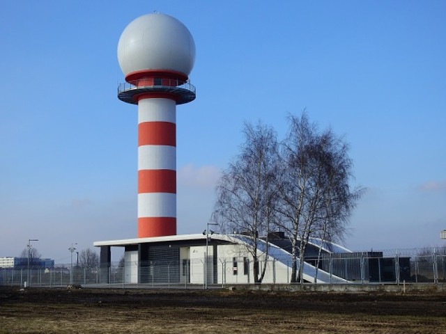 Radar Wtórny MSSR (Monopulse Secondary Surveillance Radar) jest obecnie standardem w cywilnej kontroli ruchu lotniczego