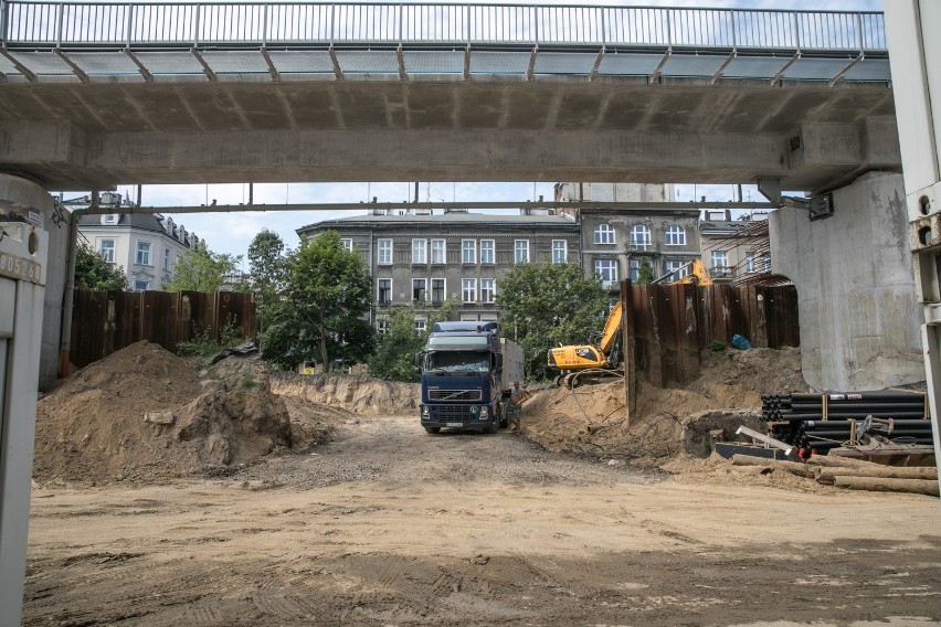 Ziemny nasyp kolejowy przez lata dzielił Kazimierz i...